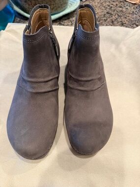 NEW Dansko Women Boots  39 US 8 -9 Stephanie  Wedge Waterproof Suede Grey